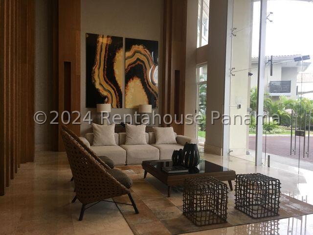 Luxury Ground Floor Apartment for Rent in The Reserve, Santa María